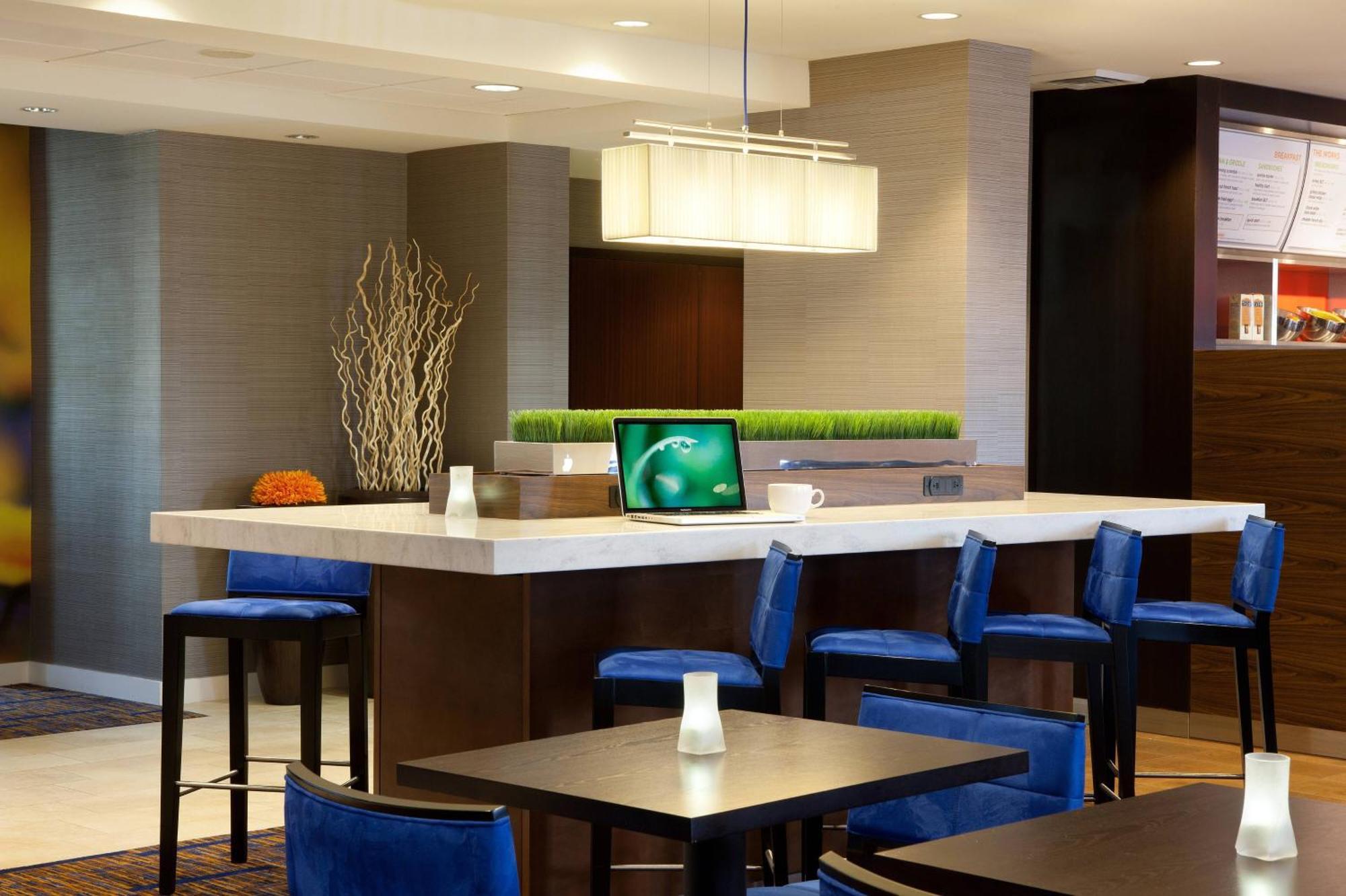 Courtyard By Marriott Oakland Airport Hotel Bagian luar foto