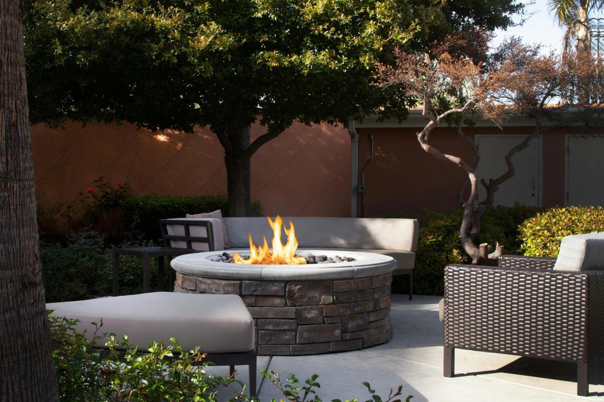 Courtyard By Marriott Oakland Airport Hotel Bagian luar foto