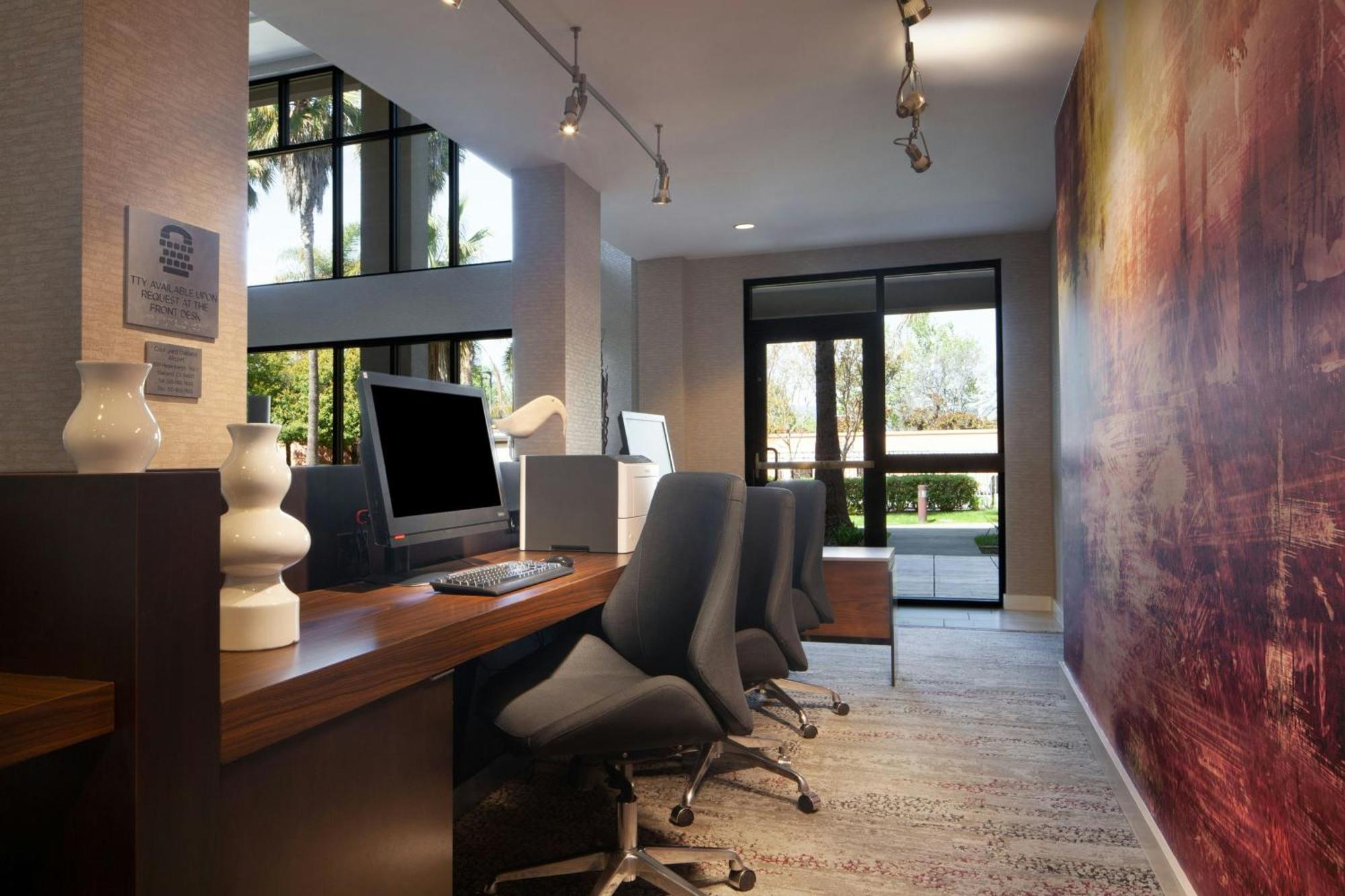 Courtyard By Marriott Oakland Airport Hotel Bagian luar foto