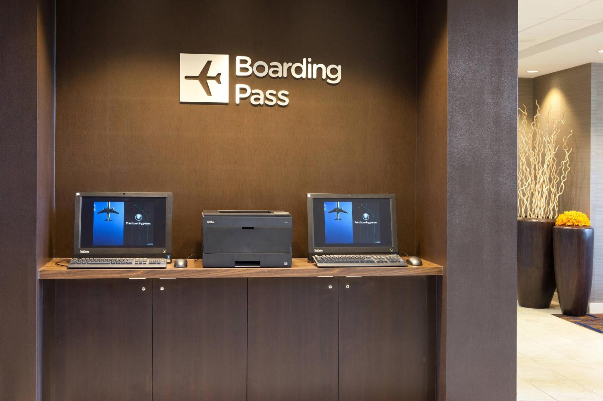 Courtyard By Marriott Oakland Airport Hotel Bagian luar foto