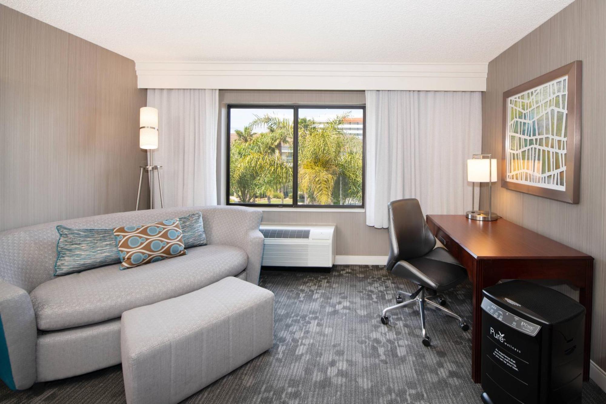 Courtyard By Marriott Oakland Airport Hotel Bagian luar foto