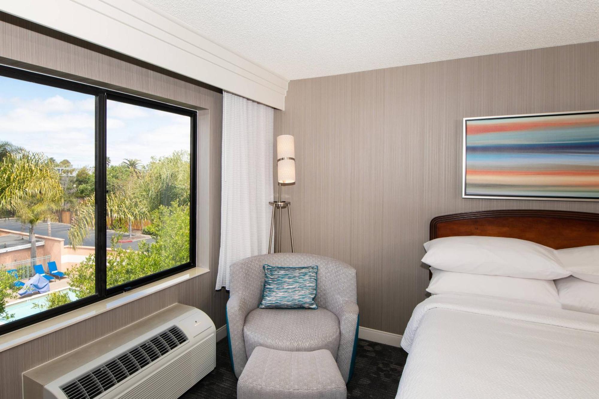 Courtyard By Marriott Oakland Airport Hotel Bagian luar foto