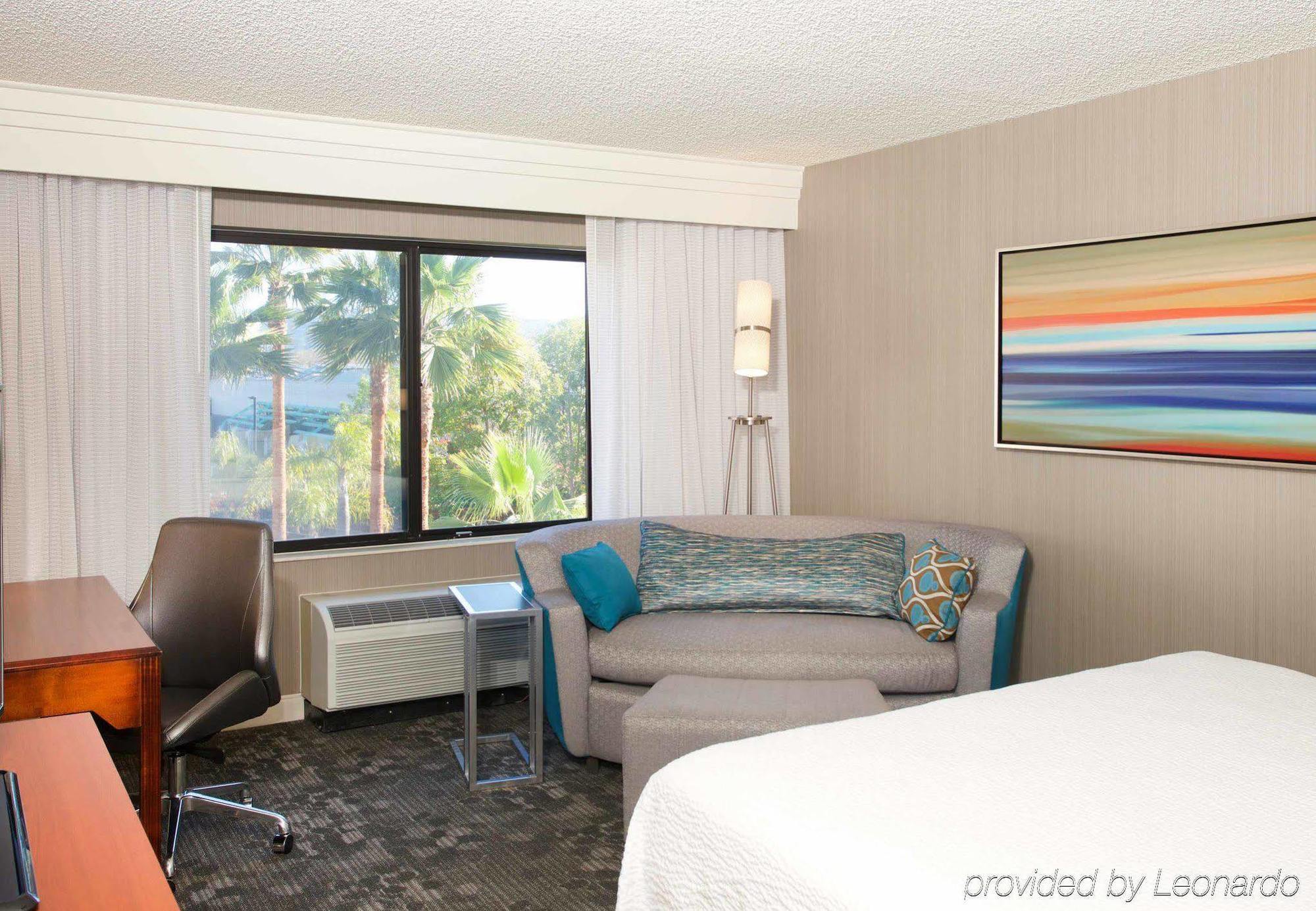 Courtyard By Marriott Oakland Airport Hotel Bagian luar foto