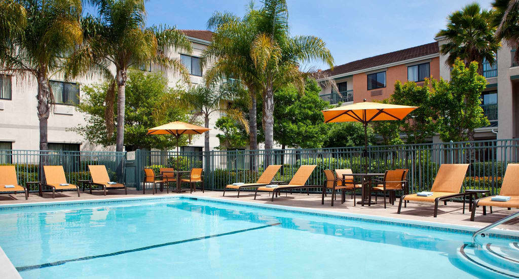 Courtyard By Marriott Oakland Airport Hotel Bagian luar foto